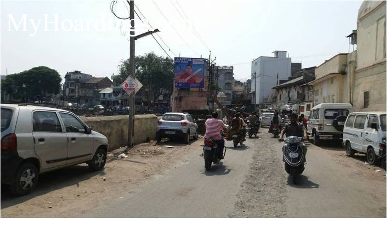 Unipole Rates in Pilu Modi Chowk in Godhra, Billbord Company Godhra, Flex Banner